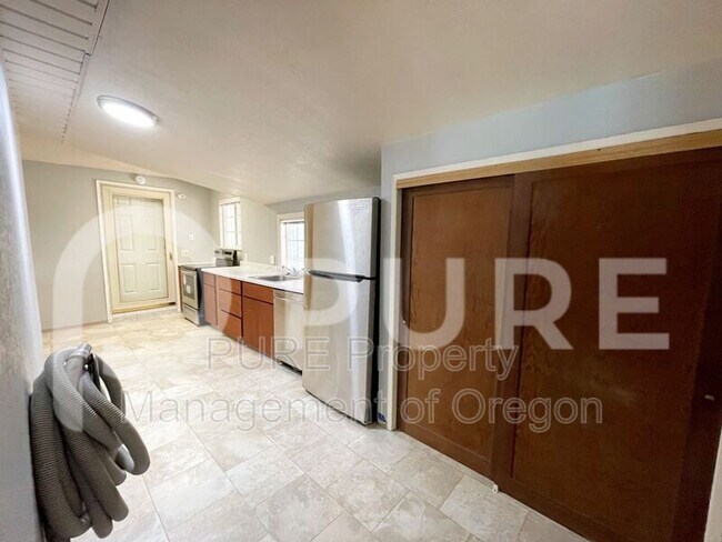 Building Photo - 8506 SE Mill St