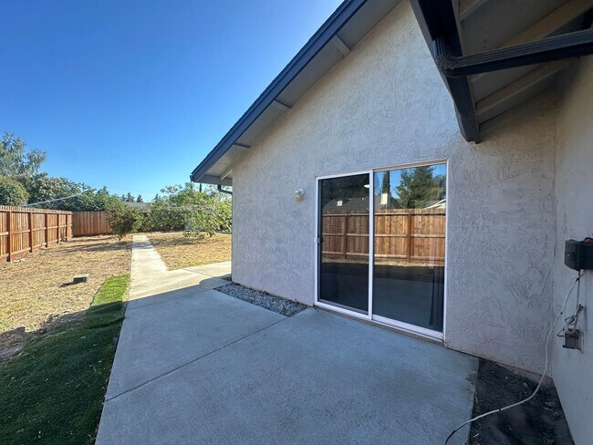 Building Photo - 365 Diane Ct