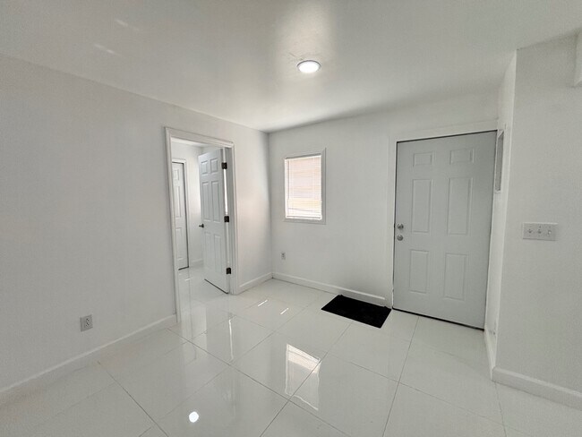 Building Photo - 124 Coronado Rd