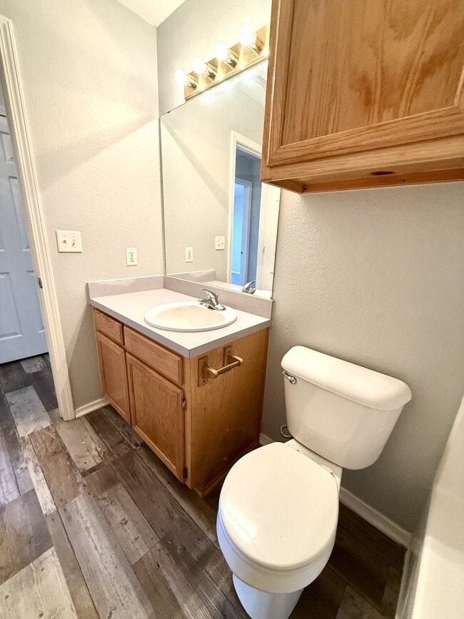 Building Photo - 2305 Cimmaron Dr