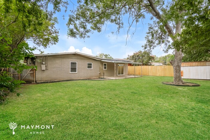 Building Photo - 455 Maplewood Ln