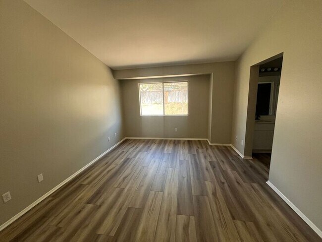 Building Photo - 42114 Acacia Way