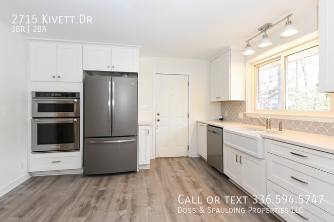 Building Photo - 2715 Kivett Dr