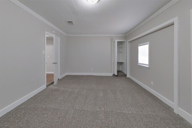 Building Photo - 12306 Foxridge Dr