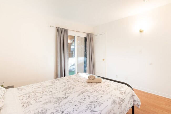 Building Photo - Cozy Zen Retreat Home with 4BD+3BA  Share ...
