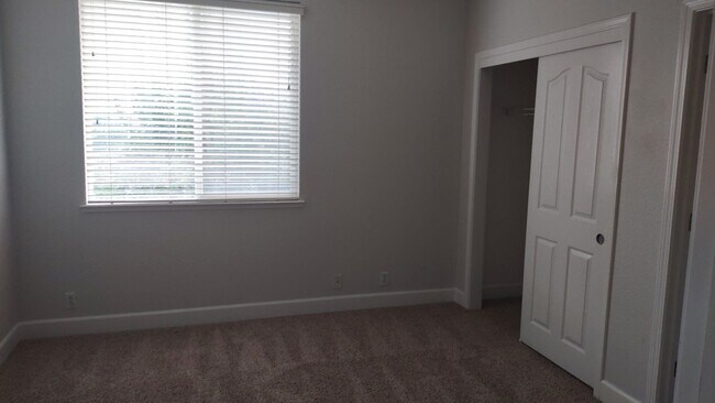 Building Photo - 6121 Lockridge Dr