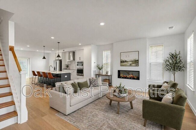 Building Photo - 236 Somerset Acrs Dr