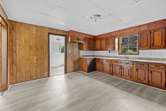 Building Photo - Charming 3 Bedroom, 2 Bathroom house