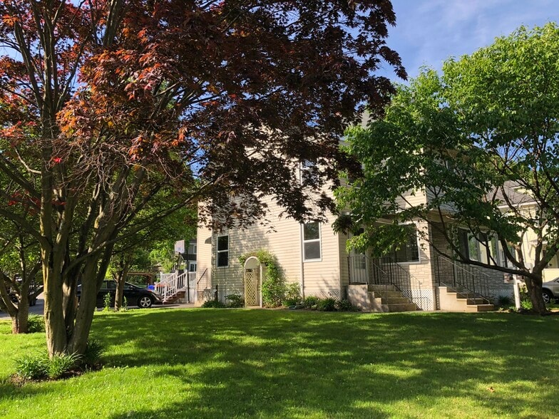 Building Photo - 20 Highwood Ave
