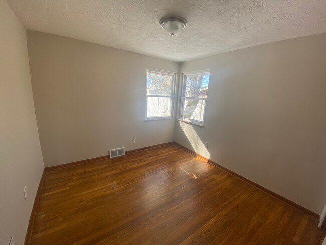 Building Photo - 3515 Eakin Rd