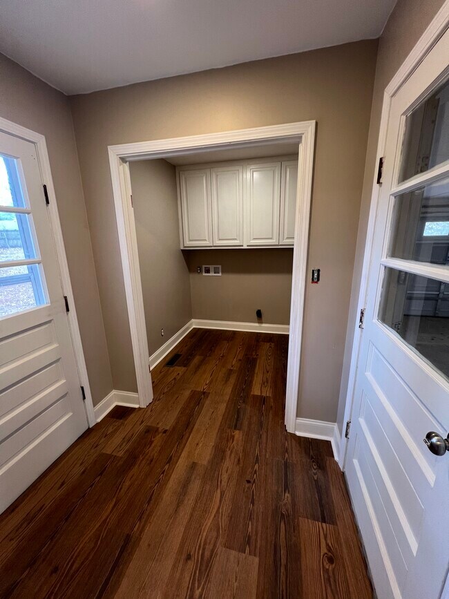 Building Photo - 2038 Conway Dr