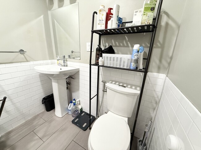 Building Photo - 4A Weld Ave