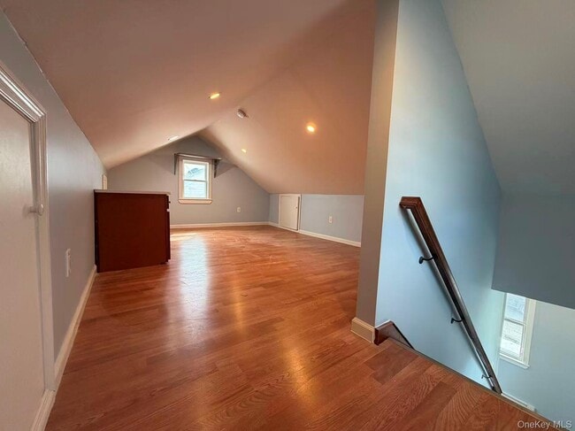 Building Photo - 30 Herkomer St