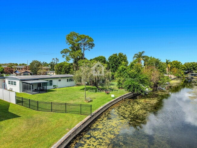 Building Photo - 2705 Gulfstream Rd