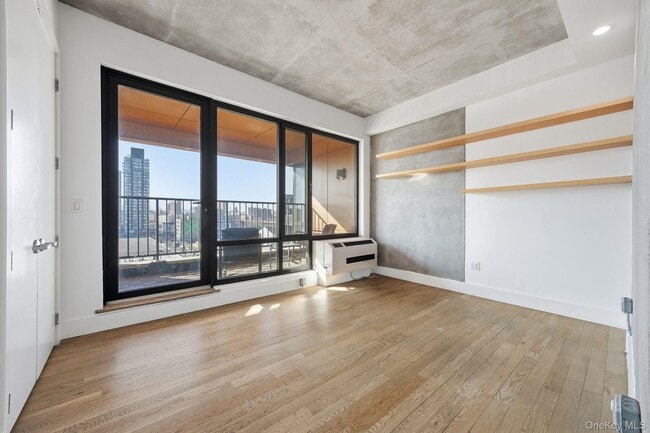 Building Photo - 225 E 138th St