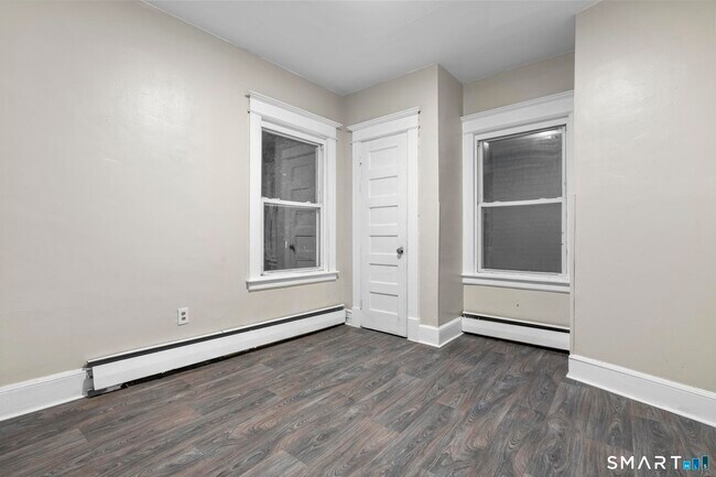 Building Photo - 37 Plaza Ave