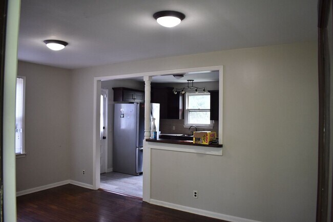 Building Photo - 3 Bed/2 Bath Home in East Nashville, Fenced Yard, Hardwood Floors, Minutes to Shelby Bottoms