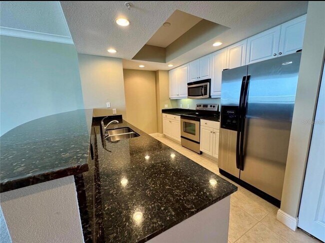 Building Photo - 800 N Tamiami Trl