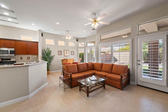 Building Photo - 38537 Fallbrook Ave