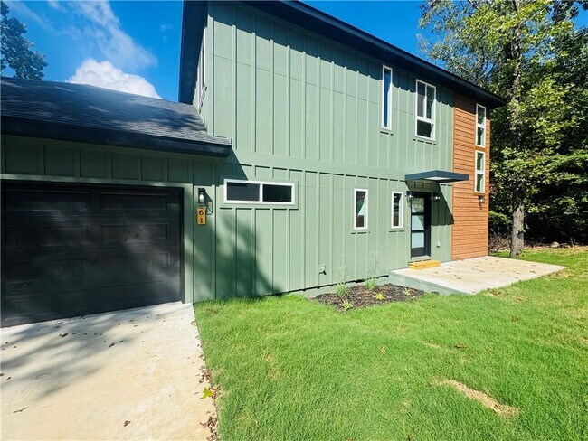 Building Photo - 61 Skipton Dr