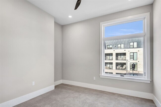 Building Photo - 16460 Wildhorse Lk Blvd