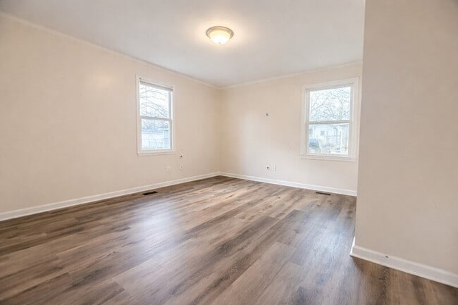 Building Photo - 1205 Broadus Ave SE