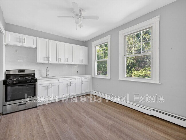 Building Photo - 195 Laurel Hill Ave
