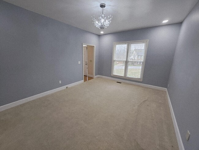 Building Photo - 208 E Bend Ct