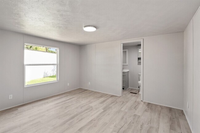 Building Photo - 361 Box Road Unit