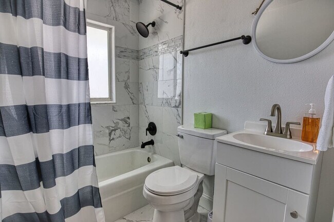 Building Photo - 505 Fillmore Ave