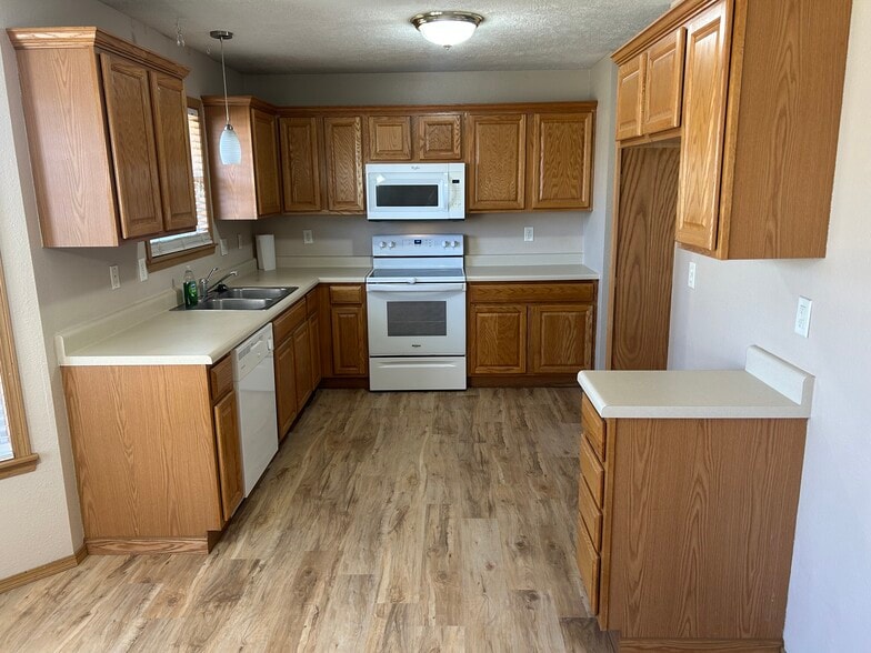 Building Photo - 3830 S Keystone Ave