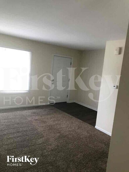 Building Photo - 1493 Glen Ellyn Rd