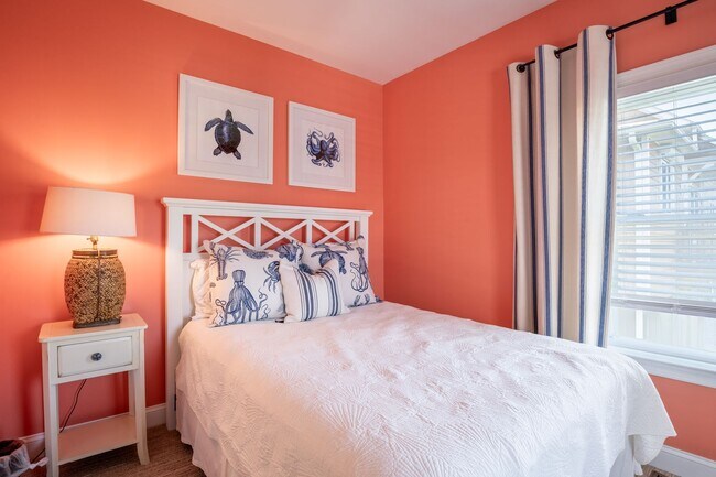 Building Photo - PERFECT SINGLE FAMILY OFF-SEASON MONTHLY R...