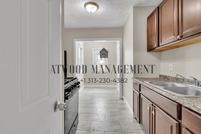 Building Photo - This beautifully updated 3-bedroom, 1-bath single-family home is ready for move-in!