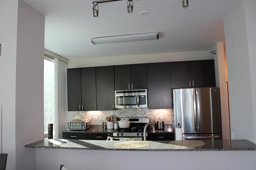 Building Photo - 757 N Orleans St