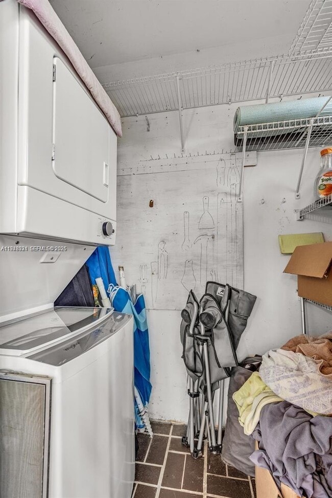 Building Photo - 320 SE 10th Ave