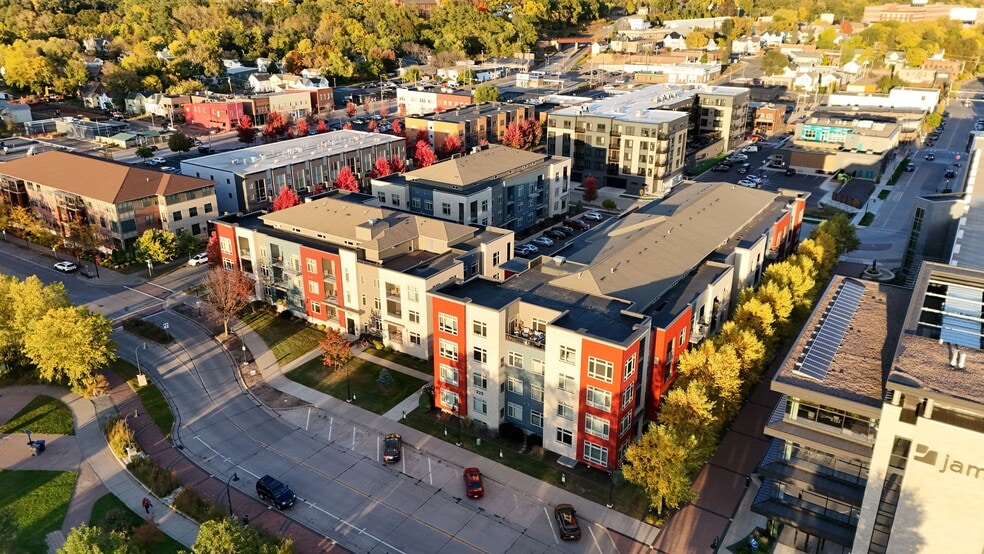 Building Photo - Riverfront Terrace