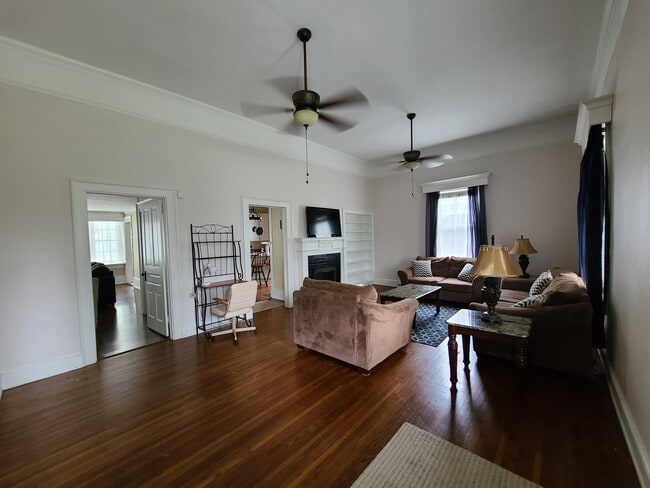 Building Photo - 1103 N Elm St