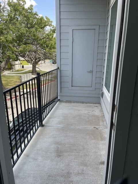 Building Photo - 680 Naumann Dr