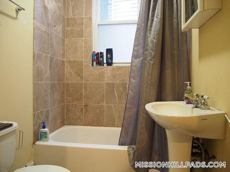 Building Photo - 731 Parker St