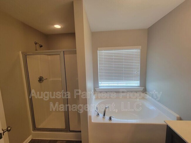 Building Photo - 1733 Ethan Way