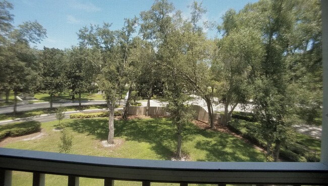 Building Photo - Beautiful 2/2 Relaxing Courtyard Balcony V...