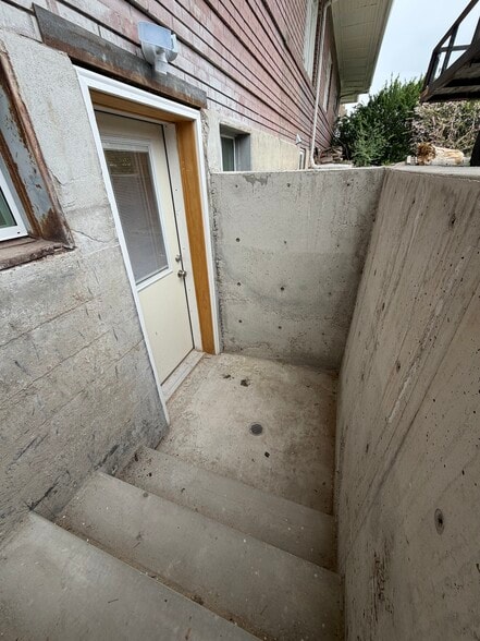 Building Photo - 264 E 4800 S