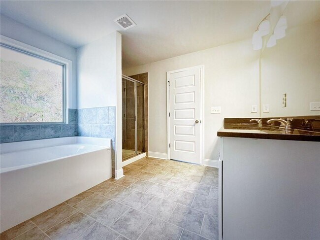 Building Photo - 409 Hellen Vly Dr