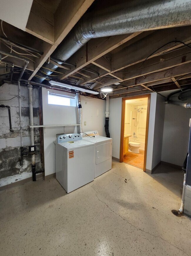 Building Photo - 1209/1211 Torbett St