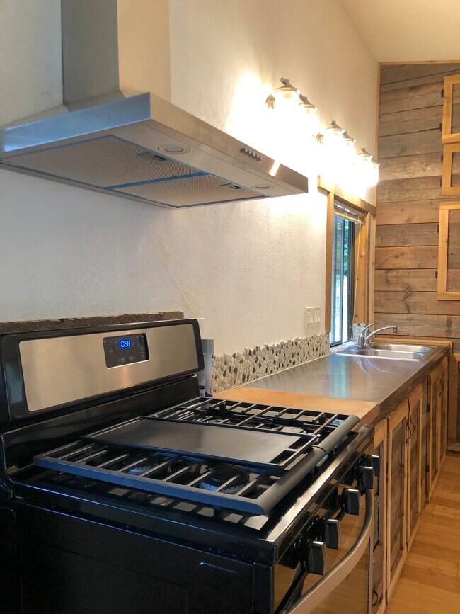 Building Photo - 60 W Puyallup Dr