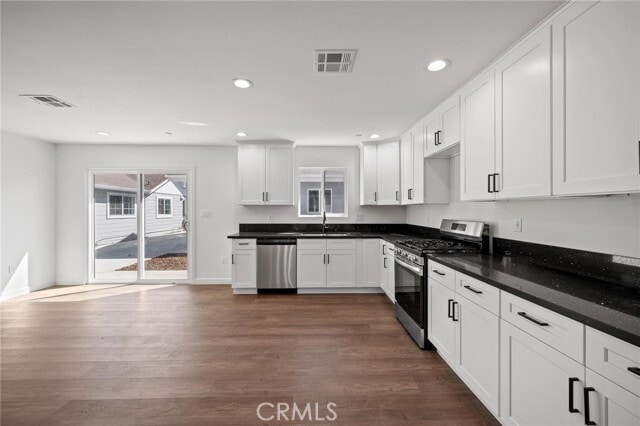 Building Photo - 7445 Balcom Ave