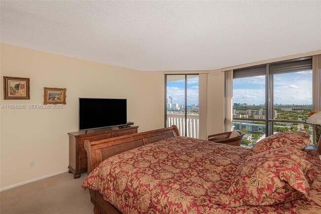 Building Photo - 2000 Island Blvd