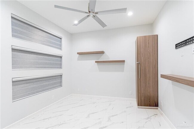 Building Photo - 29 Doctor's Dr