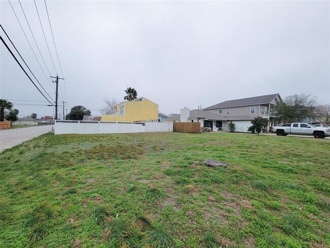 Building Photo - 5703 Fraser Ave